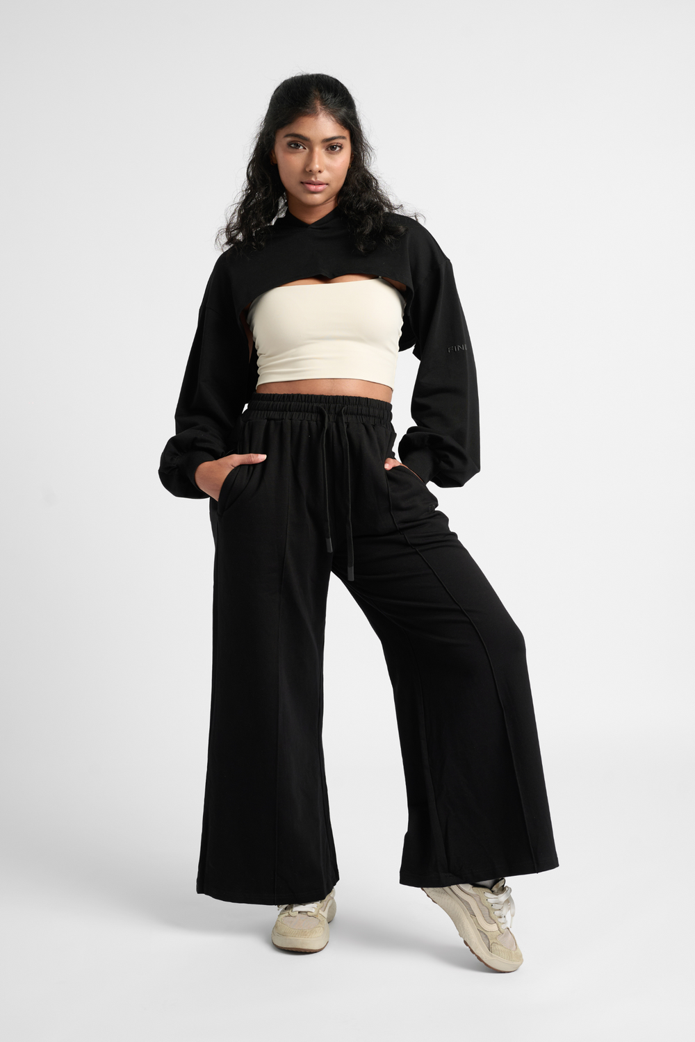 ARI Super Cropped Hoodie - Black