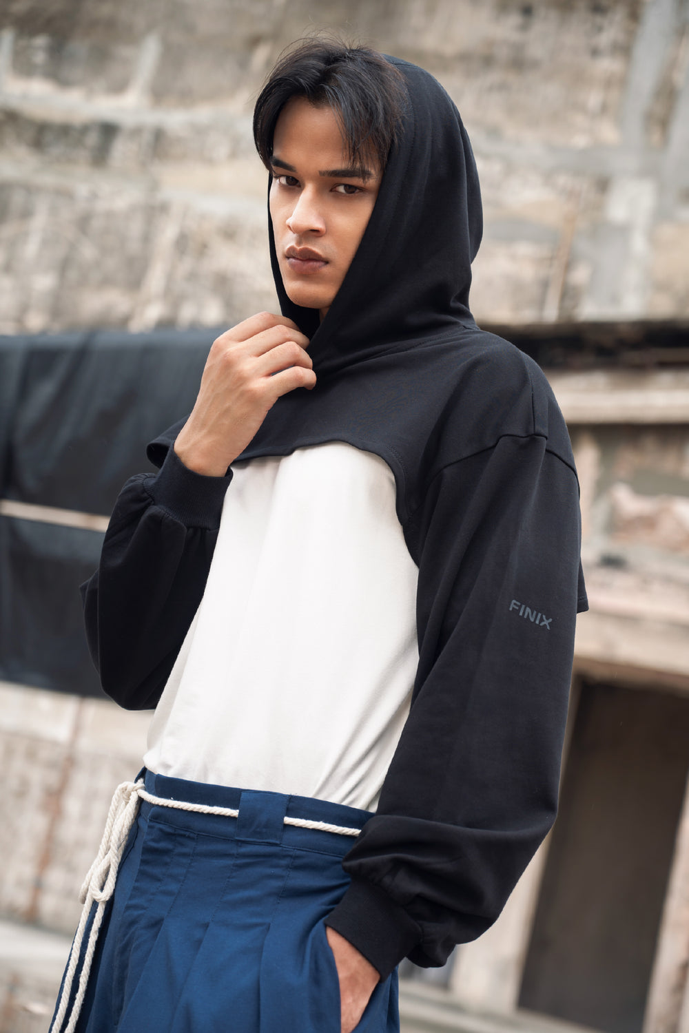 ARI Super Cropped Hoodie - Black